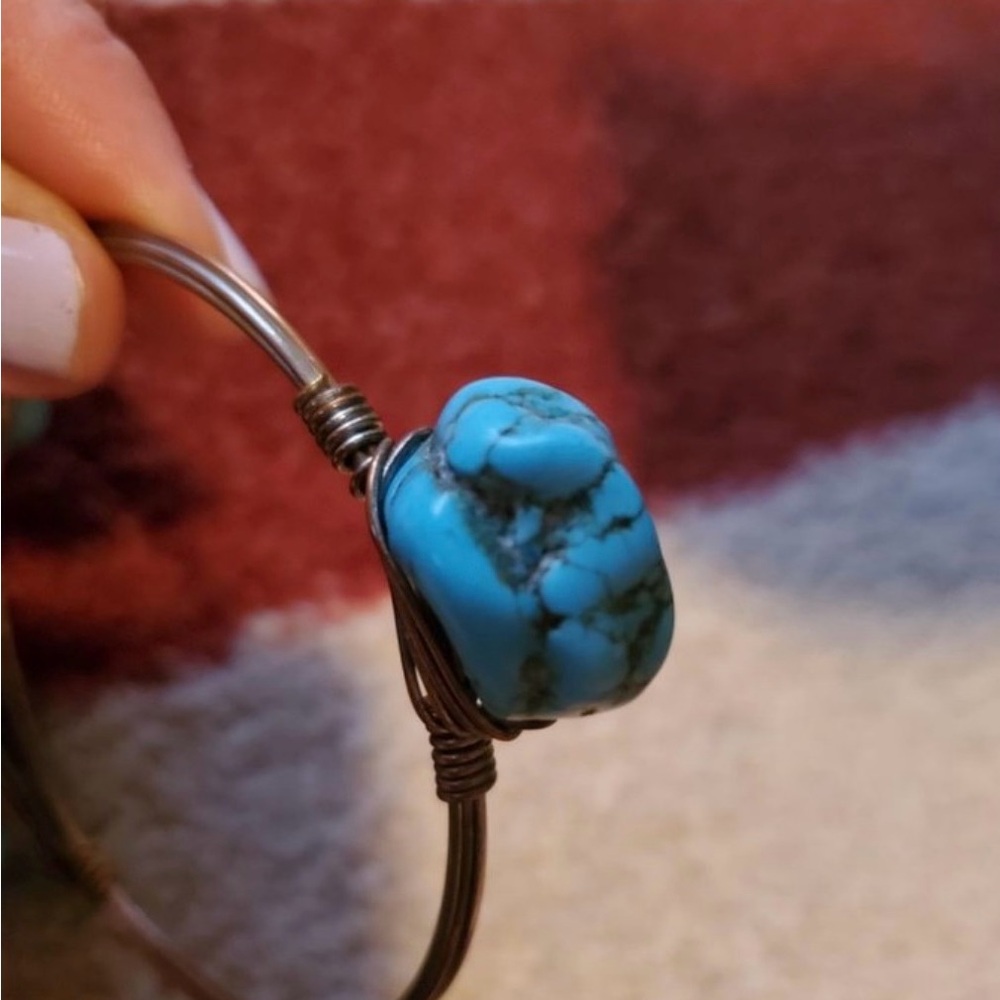 Turquoise Stone Wire Bracelet - Picture 4 of 6
